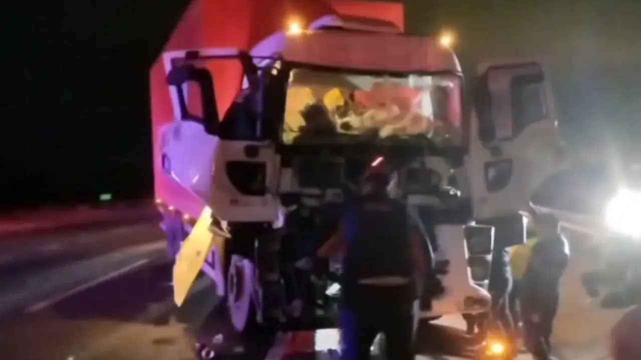 Aksaray’da Kamyon Tır’a  Arkadan Çarptı: 1 Yaralı