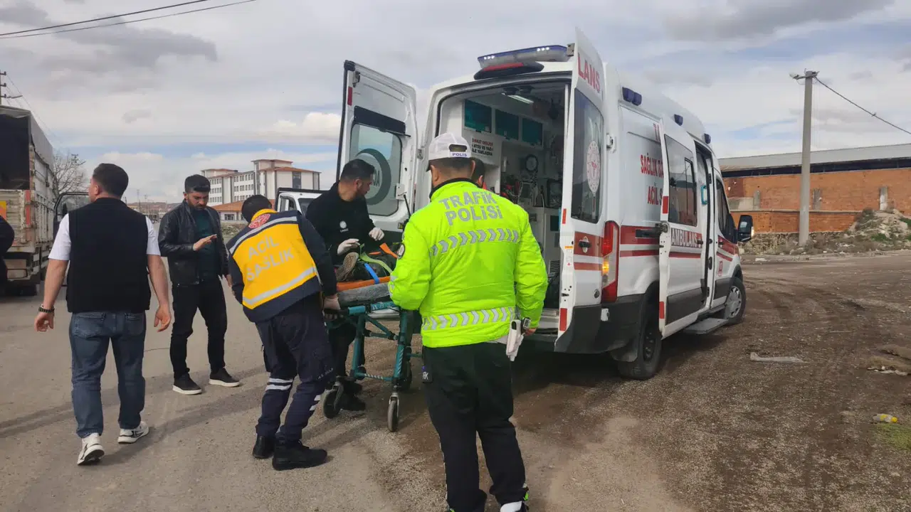 Kamyonetin Çarptığı Bisiklet Sürücüsü Yaralandı