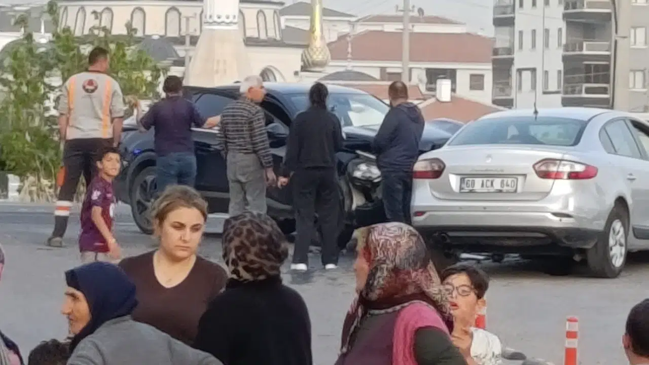 3 aracın karıştığı kazada 4 kişi yaralandı