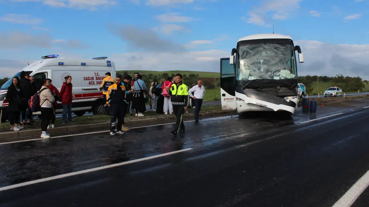 Kapadokya Yolunda Tur Otobüsü Kaza Yaptı: 16 Yaralı