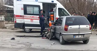 Otomobil ile motosiklet çarpıştı: 3 yaralı