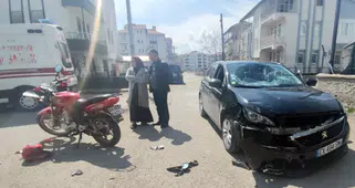Otomobil ile motosiklet çarpıştı: 1 yaralı