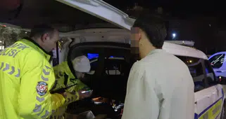 Stajyer ehliyetiyle direksiyon başında alkollü yakalandı