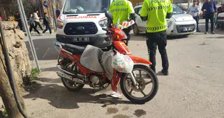 Hafif ticari araç ile motosiklet çarpıştı: 1 yaralı