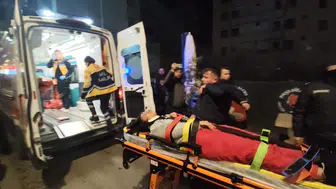 2’nci katın balkonundan 1’inci katın balkonuna düşüp yaralandı