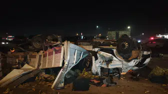 Otomobil kamyonetle çarpıştı: 4 yaralı