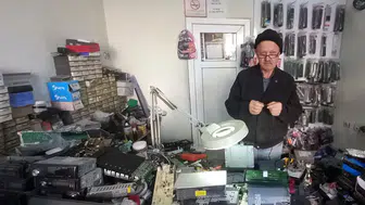 Baba analog, oğlu ise dijital ürünlerin tamirini yapıyor
