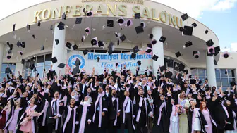 ASÜ İktisadi ve İdari Bilimler Fakültesi mezunlarını uğurladı