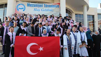 ASÜ İlahiyat Fakültesinde ilim yolculuğu mezuniyetle taçlandı
