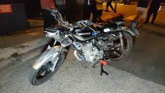 Otomobil ile motosiklet çarpıştı 2 yaralı