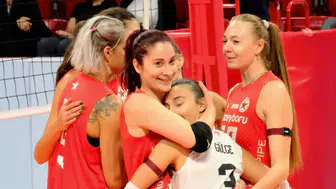 AXA Sigorta Kupa Voley’de Kuzeyboru, Manisa Büyükşehir Belediyespor’u 3-2 yendi