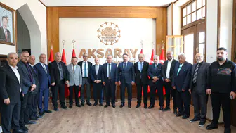 Aksaray’da gazeteciler 30 yıl sonra vefa buluşmasında bir araya geldi