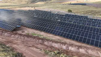 Kılıçaslan Tepesi’nde güneş enerjisi santrali için panel kurulumu başladı
