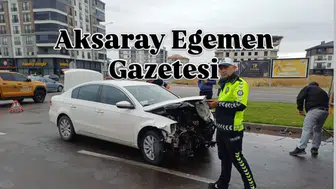 İki otomobil kavşakta çarpıştı : 1 yaralı