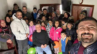 Köy Okulu Öğrencileri 65 Yaşındaki Engelli Mustafa Amca’ya Akülü Araba Hediye Etti