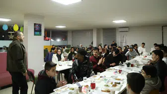 ASÜ Rektörü Arıbaş, iftar programında uluslararası öğrencilerle bir araya geldi