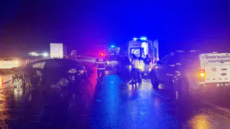 Aksaray’da iki otomobil çarpıştı : 5 yaralı