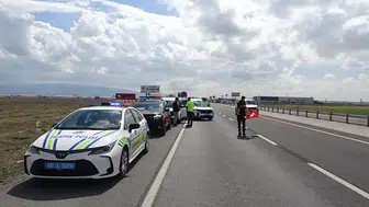 Kaçarken otomobiliyle 2 araca çarpan sürücü, 30 kilometrelik takiple yakalandı