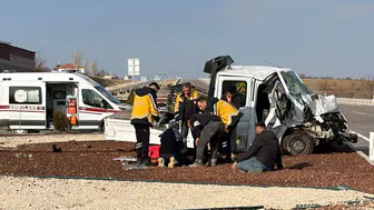 İşçi servisi ile ekmek servisi çarpıştı: 6 yaralı