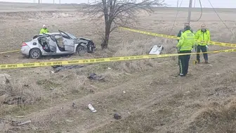 Bayram tatili yolunda kaza: Baba ve öldü, 4 çocuk yaralandı