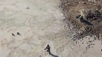 Kaçak avcılar doğa koruma ekiplerine ateş açtı, memurlar olay anlarını kaydetti