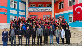 Bayraklarla Kenetlendik, Fidanlarla Yaşatıyoruz