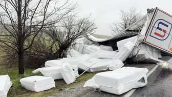 Nevşehir Yolunda Tır Devrildi: 1 Yaralı