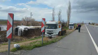 Ankara yolunda tır devrildi: 1 yaralı