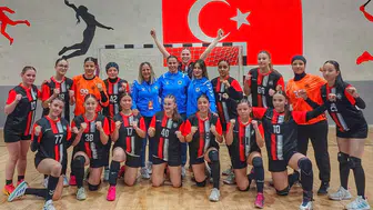 Siyah-beyazlı ekip adını finale yazdırdı