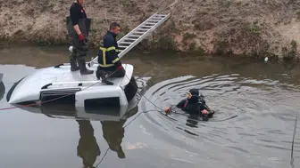 Hafif Ticari Araç Sulama Kanalına Düştü