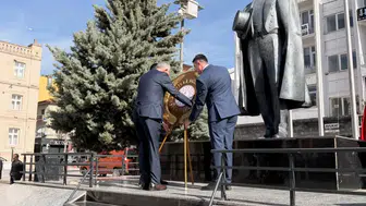 23 Nisan kutlamaları Aksaray’da çelenk töreniyle başladı