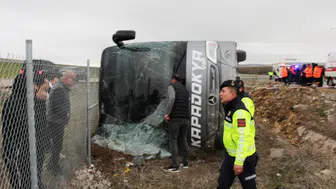 Aksaray’da tur otobüsünün şarampole devrildiği kazada 20 kişi yaralandı