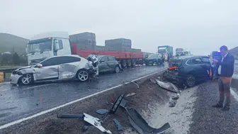 Yolcu Otobüsü 10 Araca Çarparak Durabildi: 7 Yaralı