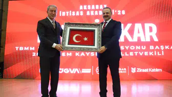 ASÜ’de konuşan Akar: Türkiye savunma sanayinde önemli bir noktaya ulaştı