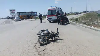 Kamyonet ile motosiklet çarpıştı: 1 yaralı