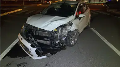 İki otomobil kavşakta çarpıştı: 1 yaralı