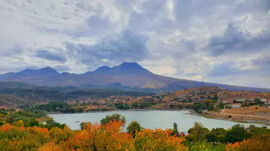 Hasan Dağı Sonbahar Güzelliğiyle Dikkat Çekiyor