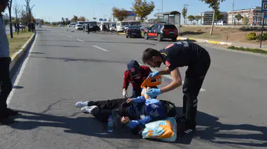 Yaya geçidinde otomobilin çarptığı kadın ile sürücü yaralandı