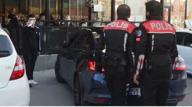 'Dur' ihtarından kaçan sürücü kafede yakalandı