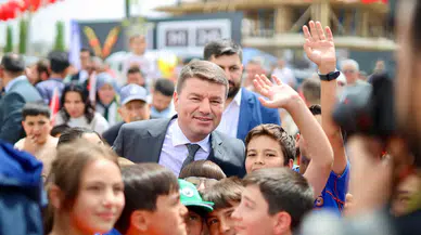 “BAŞKAN DİNÇER’DEN ÖĞRENCİLERE TATİL ÇAĞRISI: OKUYUN, KEŞFEDİN, GELİŞİN”