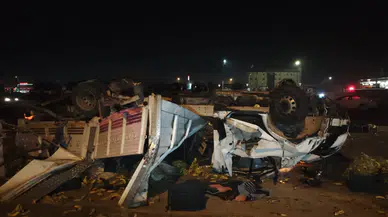 Otomobil kamyonetle çarpıştı: 4 yaralı