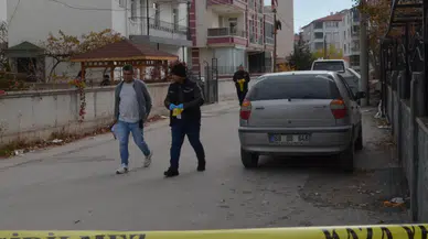 Kayınpederinin ağır yaraladığı damat, göğsündeki bıçakla hastaneye kaldırıldı