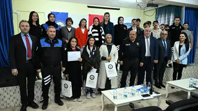 Polisler, eğitimine destek verdikleri öğrencilerle bir araya geldi