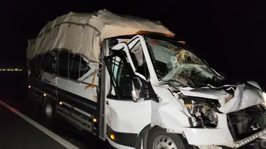 Kamyonet tıra arkadan çarptı: 1 yaralı