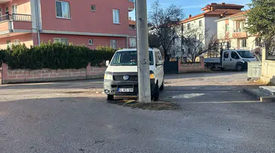 Minibüs elektrik direğine çarptı: 5 yaralı