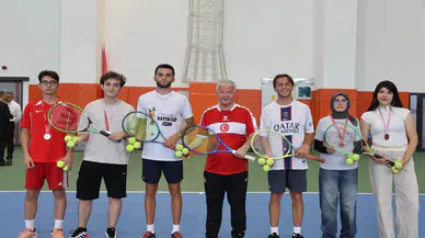 Derece yapan sporcular ödüllerini aldı