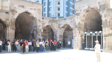 Öğretmen Adayları Aksaray'ın Tarihi Ve Kültürel Değerlerini Gezdi