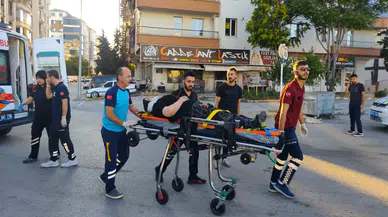 Kamyonet ile elektrikli bisiklet çarpıştı: 3 yaralı