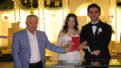 Demirer, ailesinin mutlu günü
