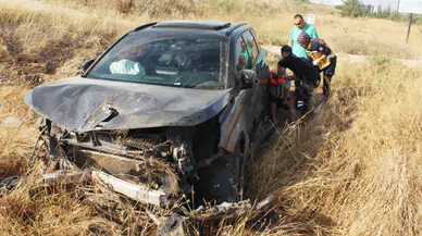 Takla atan otomobildeki aynı aileden 5 kişi yaralandı